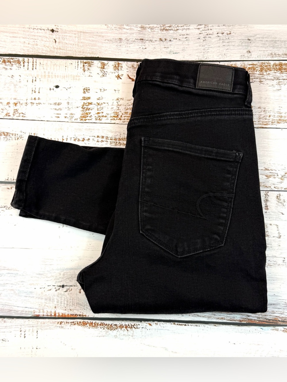 American Eagle Black Skinny Jeggings with Branded Button size 6 Short